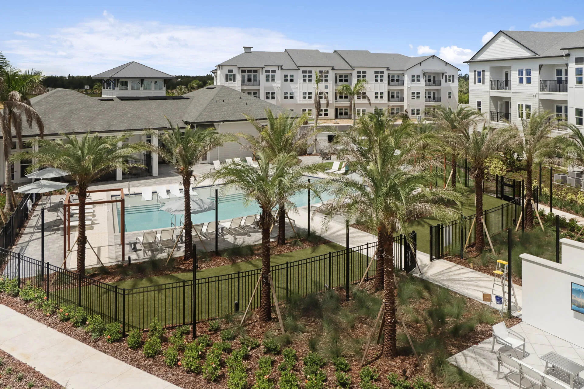 Aerial shot of pool at Tesora Apartments in Clermont
